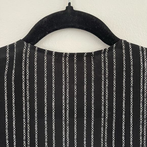 GILLI Black White Striped Open Front Kimono Duster (Small) - Picture 7 of 8